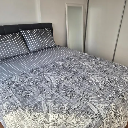 Modern Nest Lejlighed